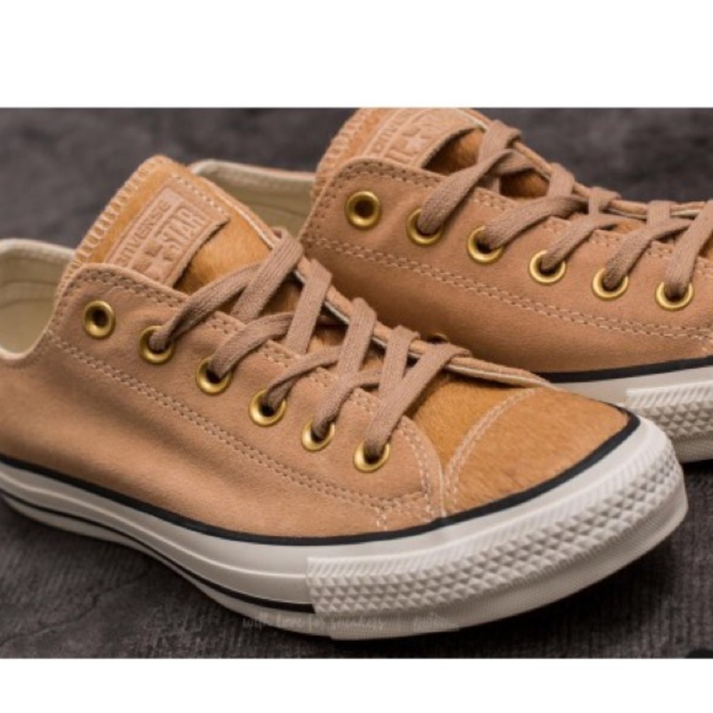 Converse women’s shoes size 8 low tops - Picture 6 of 6